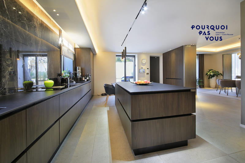 Maison - 360 m² - 6 pièces