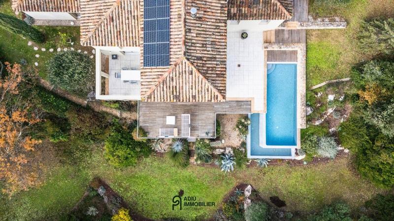 Propriété - 250 m² - 7 pièces