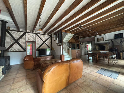 Maison - 214 m² - 7 pièces