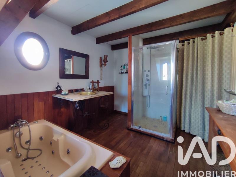 Maison - 230 m² - 7 pièces