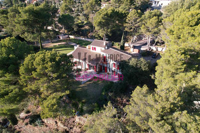 Maison - 250 m² - 14 pièces