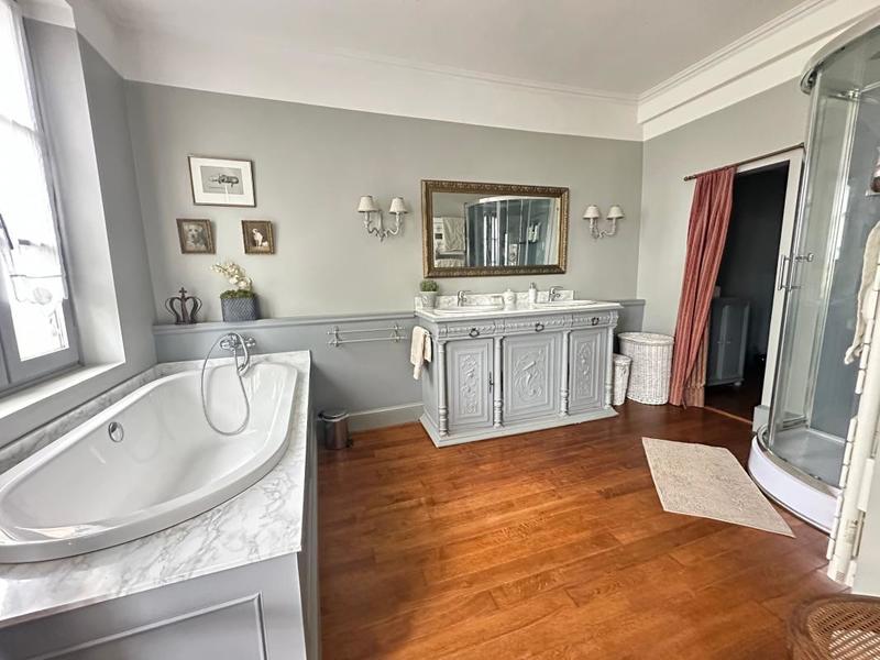 Maison - 200 m² - 7 pièces