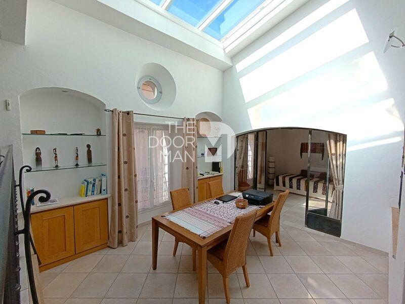 Maison - 182 m² - 7 pièces