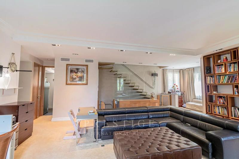 Maison - 246 m² - 6 pièces