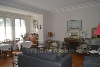 Maison - 271 m² - 8 pièces