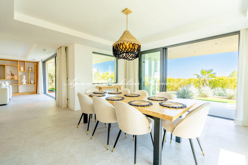 Villa - 370 m² - 6 pièces