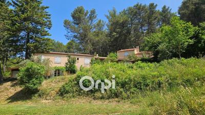 Maison - 312 m² - 7 pièces