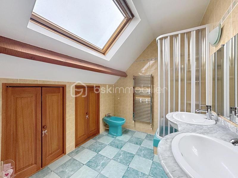 Propriété - 136 m² - 6 pièces