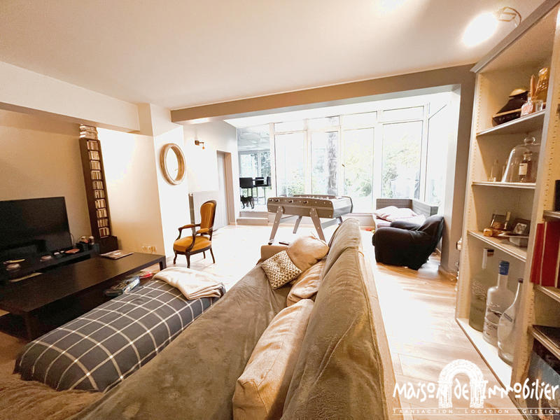 Maison - 256 m² - 12 pièces