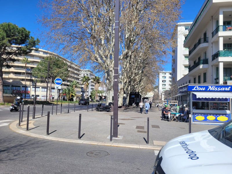 Fonds de commerce - Local commercial - 100 m²