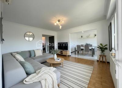 Appartement - 99 m² - 5 pièces