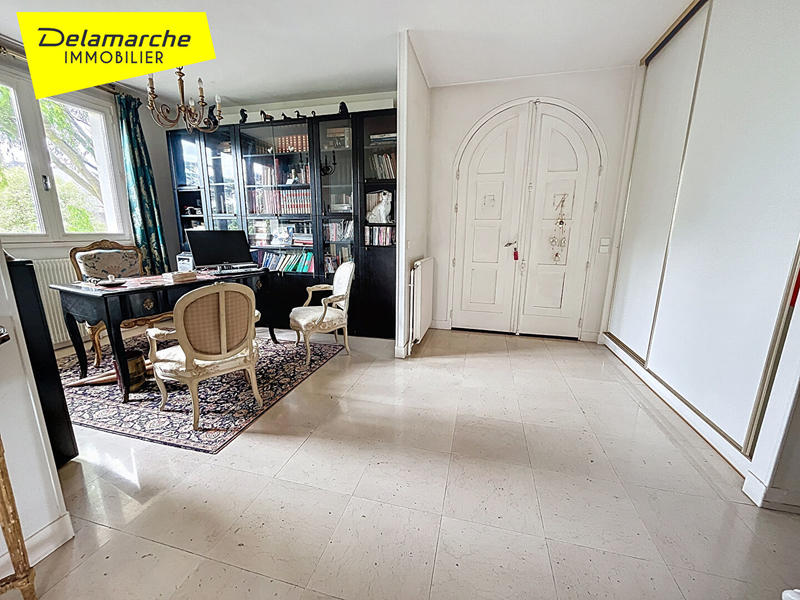 Maison - 210 m² - 11 pièces