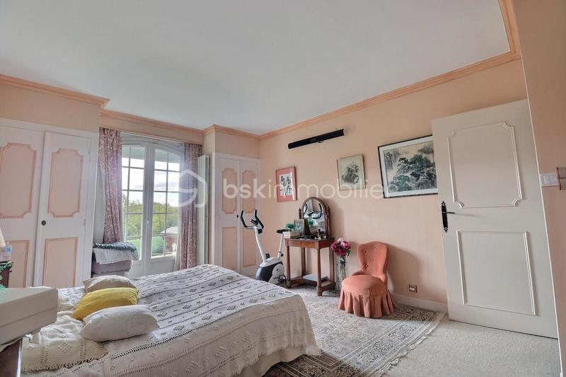 Maison traditionnelle - 187 m² - 7 pièces