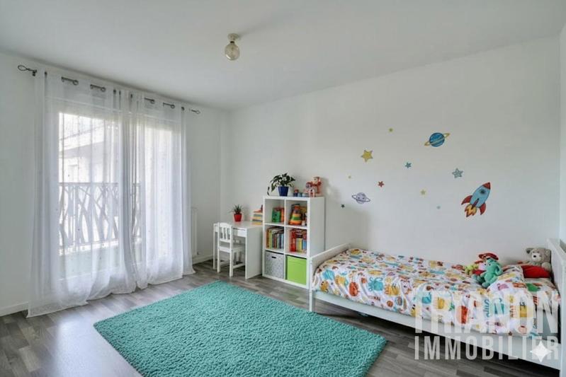 Appartement - 93 m² - 5 pièces