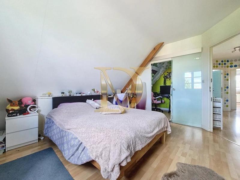 Propriété - 245 m² - 11 pièces