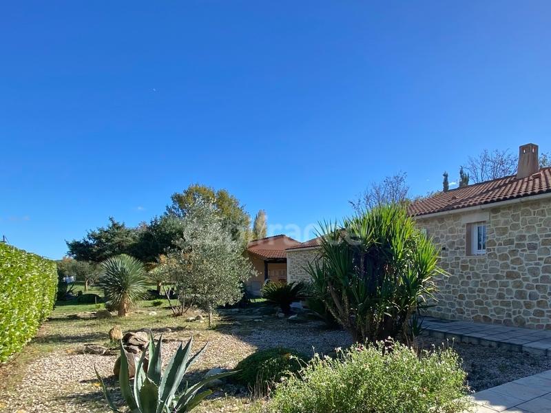 Propriété - 240 m² - 10 pièces