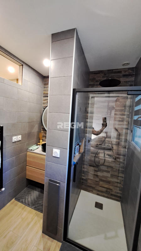 Maison - 180 m² - 6 pièces