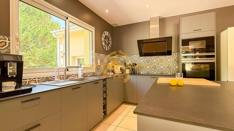 Maison - 193 m² - 5 pièces