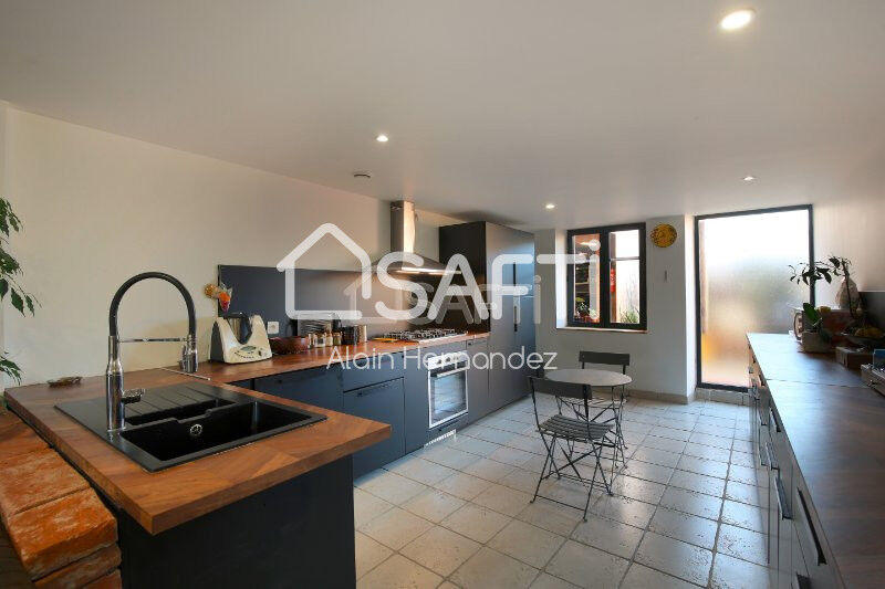 Maison - 250 m² - 5 pièces