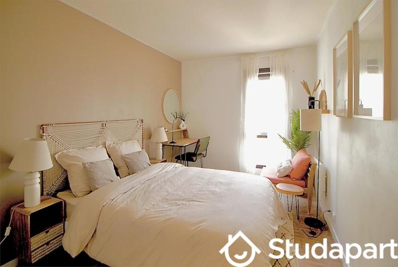 Chambre - 13 m² - 1 pièce