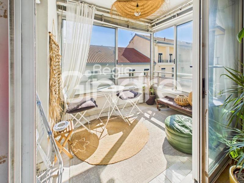 Appartement - 60 m² - 2 pièces