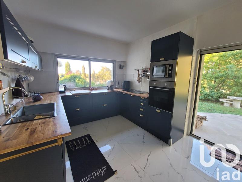 Maison - 280 m² - 9 pièces