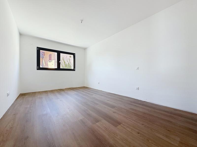 Maison - 220 m² - 8 pièces