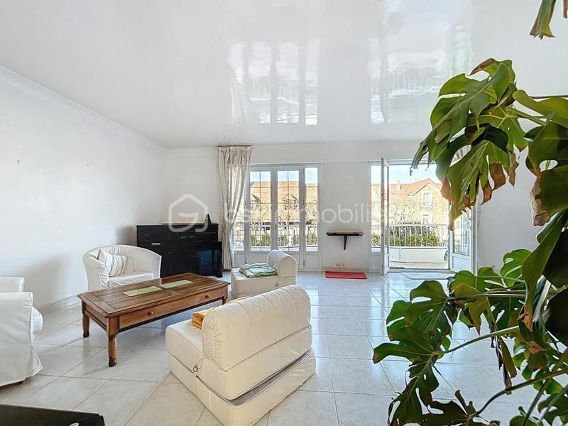 Maison traditionnelle - 195 m² - 6 pièces