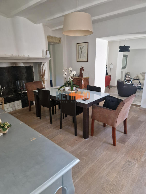 Propriété - 258 m² - 6 pièces