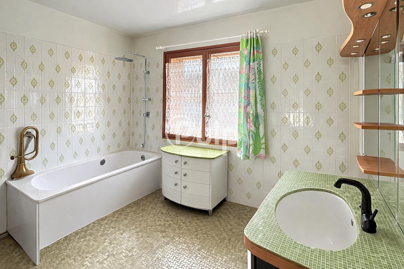 Pavillon - 220 m² - 8 pièces