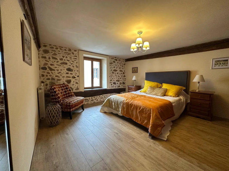 Maison - 239 m² - 8 pièces