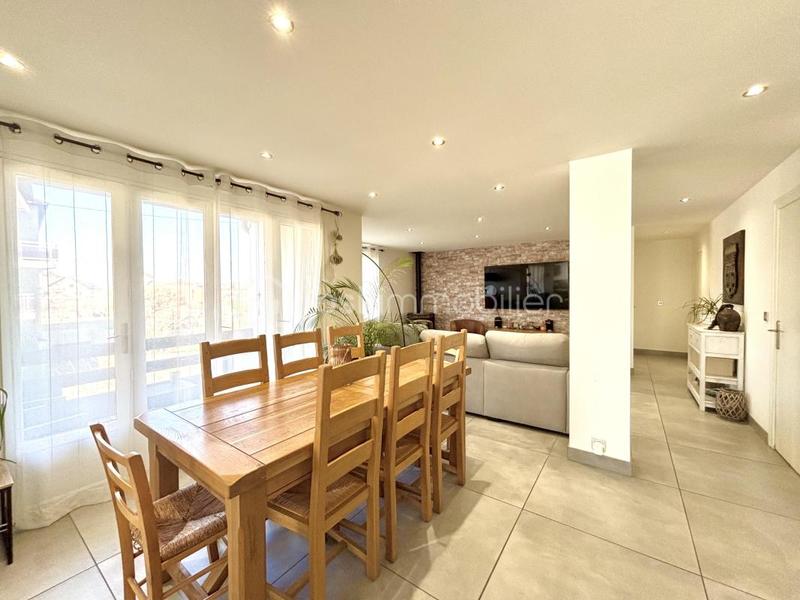 Maison - 177 m² - 6 pièces