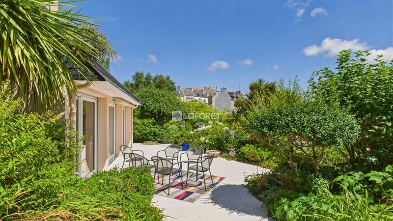 Maison traditionnelle - 207 m² - 7 pièces