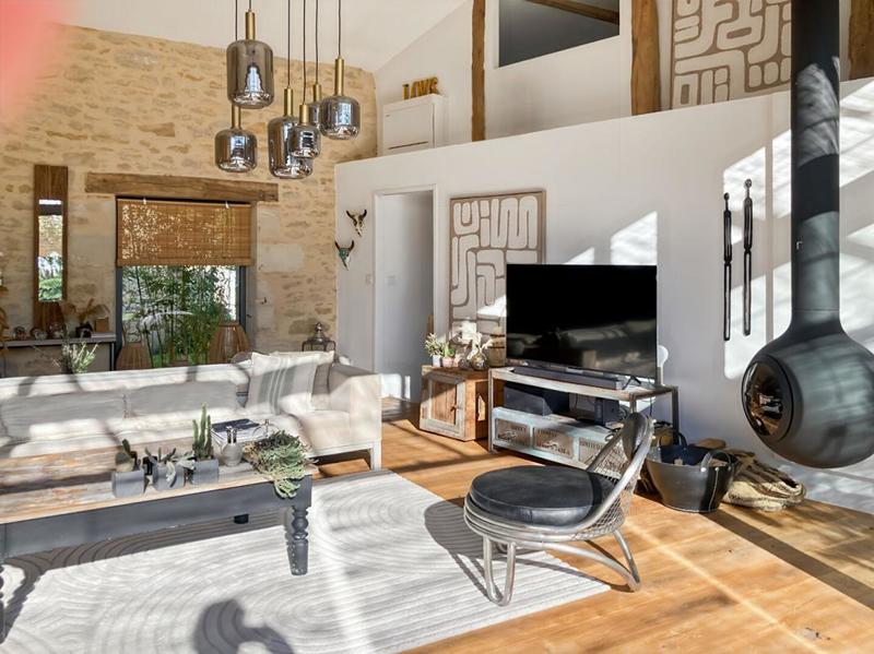 Demeure - 250 m² - 8 pièces