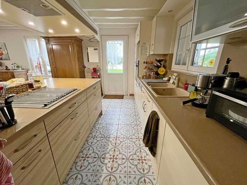 Maison - 261 m² - 8 pièces