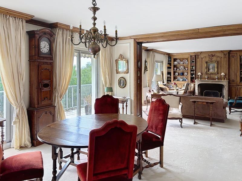 Appartement - 200 m² - 6 pièces