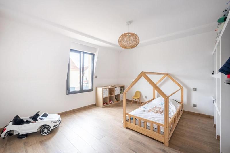 Maison - 168 m² - 8 pièces