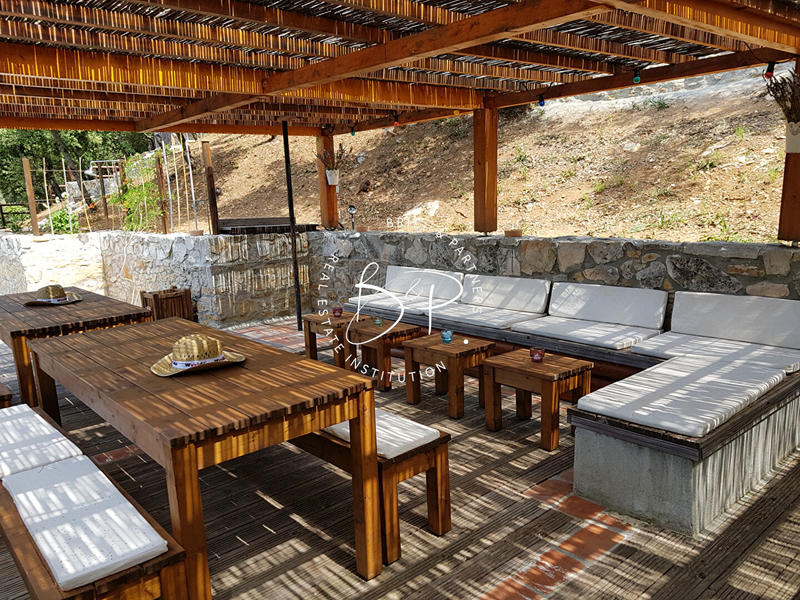 Maison - 236 m² - 10 pièces