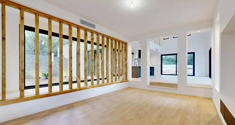 Propriété - 210 m² - 5 pièces