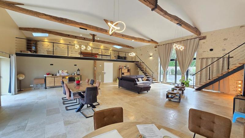 Maison - 280 m² - 4 pièces