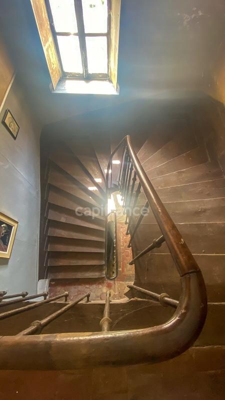 Propriété - 600 m² - 23 pièces