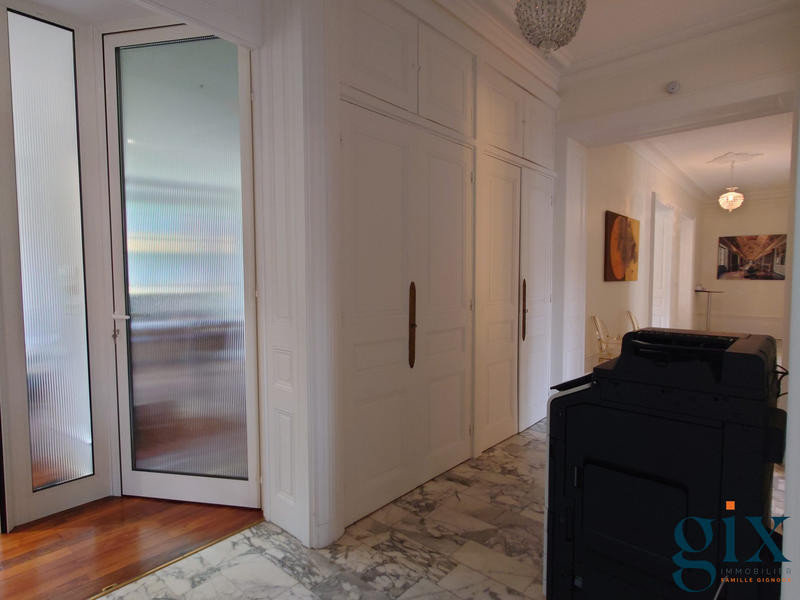 Appartement - 180 m² - 7 pièces