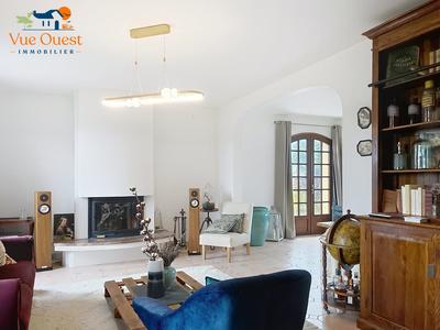 Maison traditionnelle - 147 m² - 8 pièces