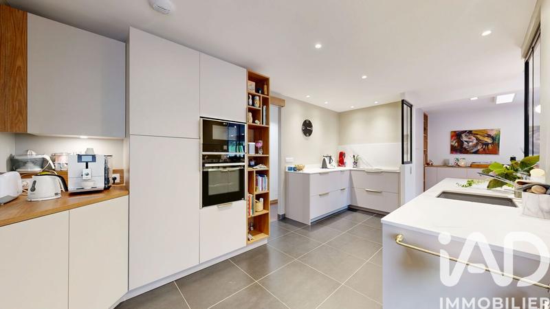 Maison - 202 m² - 7 pièces