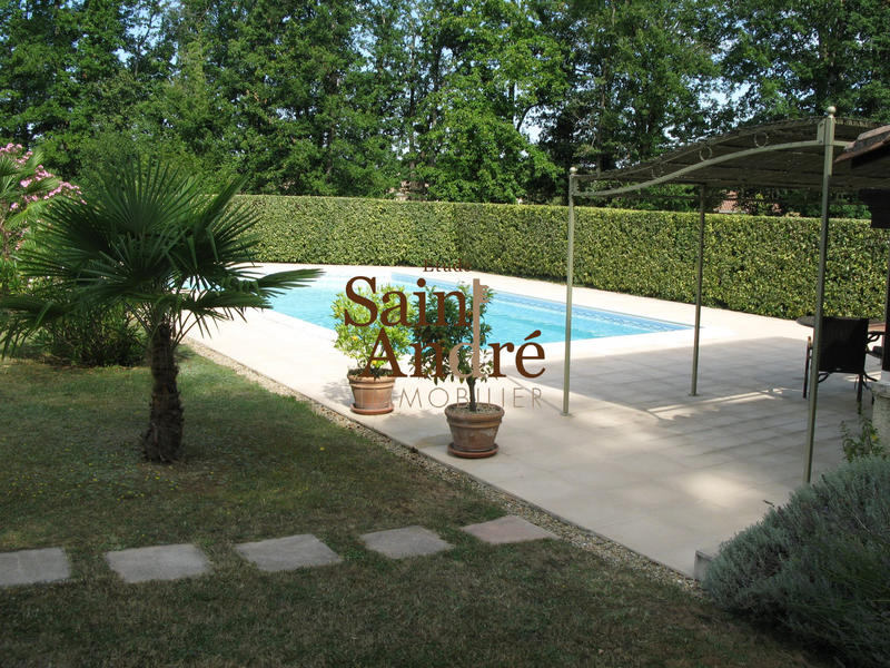 Maison - 300 m² - 10 pièces