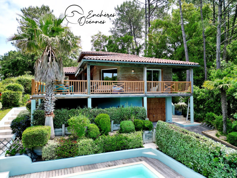 Maison - 230 m² - 6 pièces