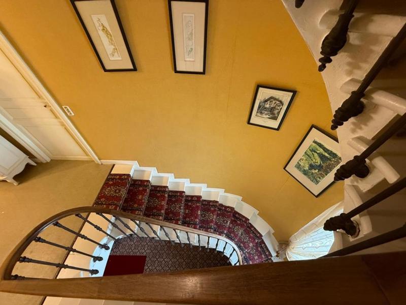 Demeure - 455 m² - 12 pièces