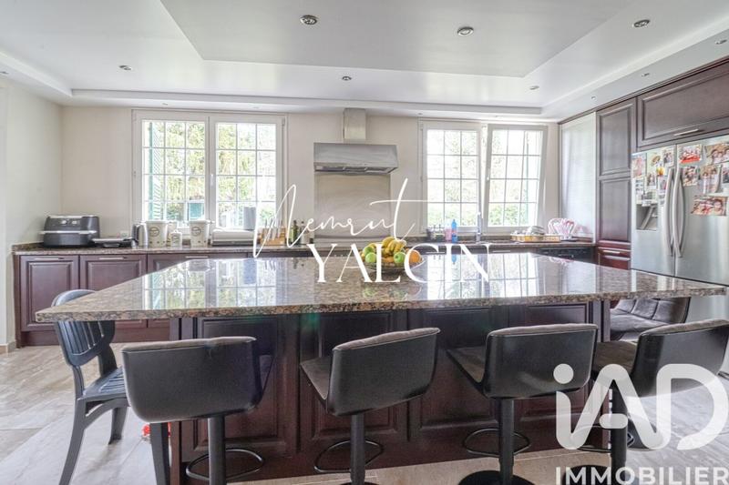 Maison - 195 m² - 7 pièces