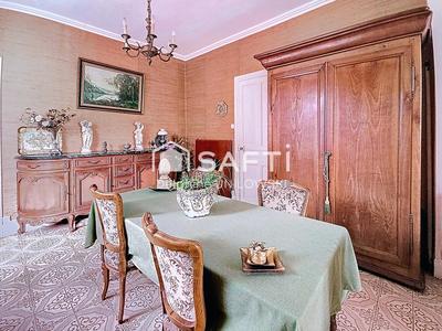 Maison - 227 m² - 12 pièces