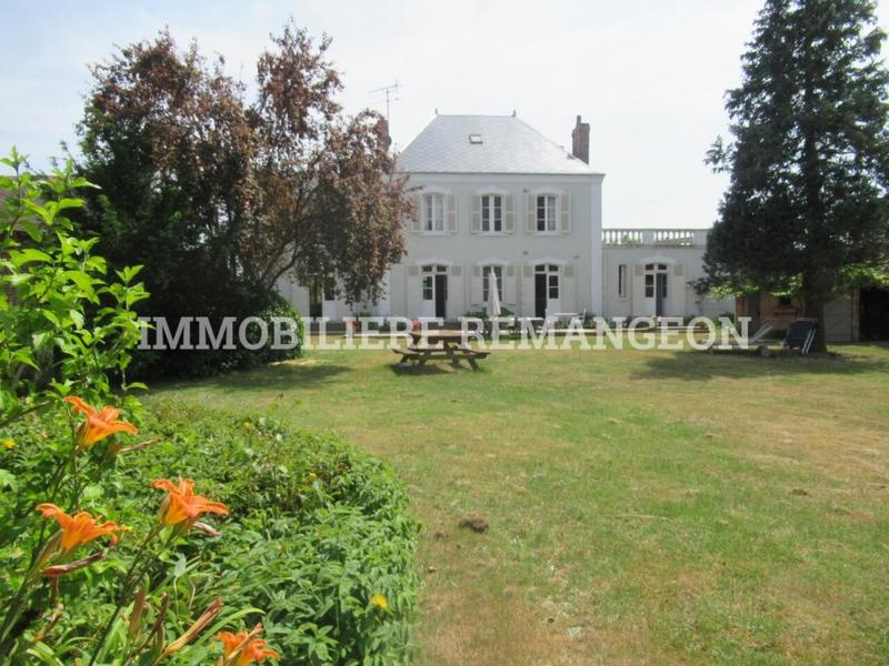 Demeure - 262 m² - 9 pièces